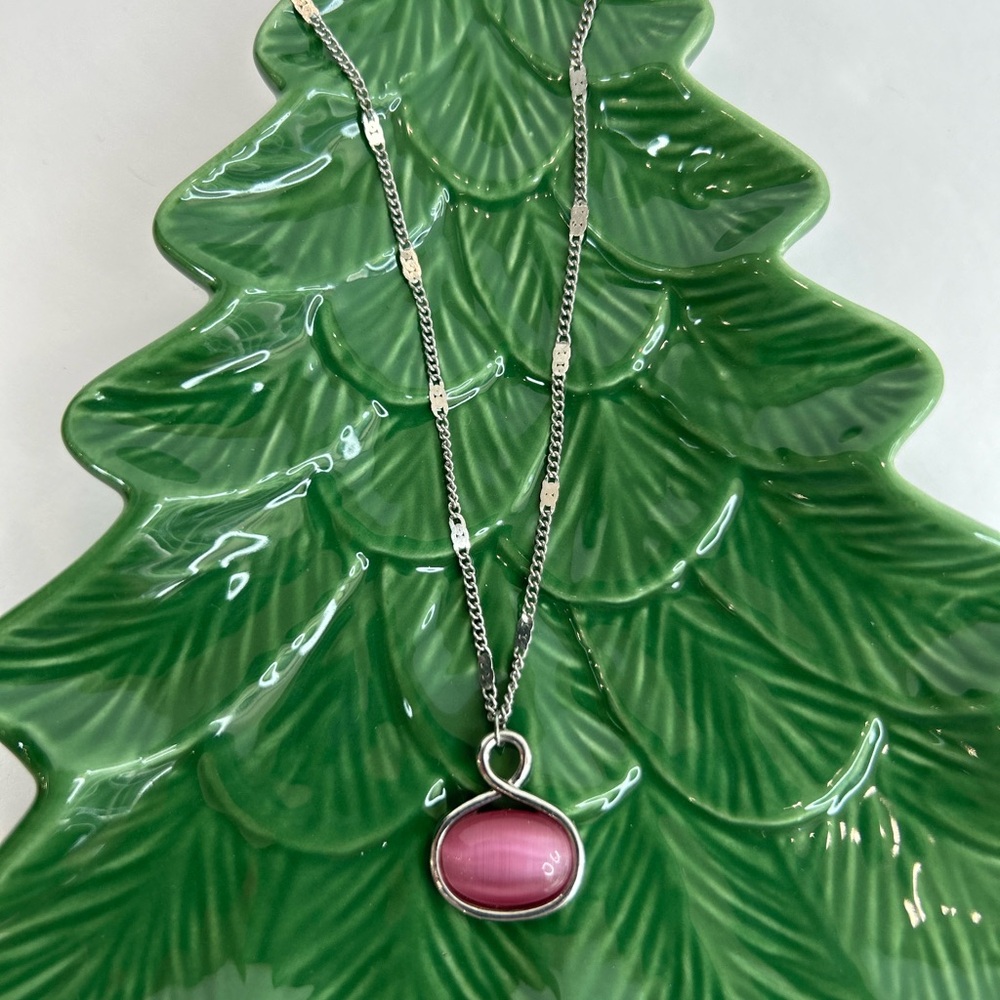 Silver tone necklace Pink Stone Costume jewelry.